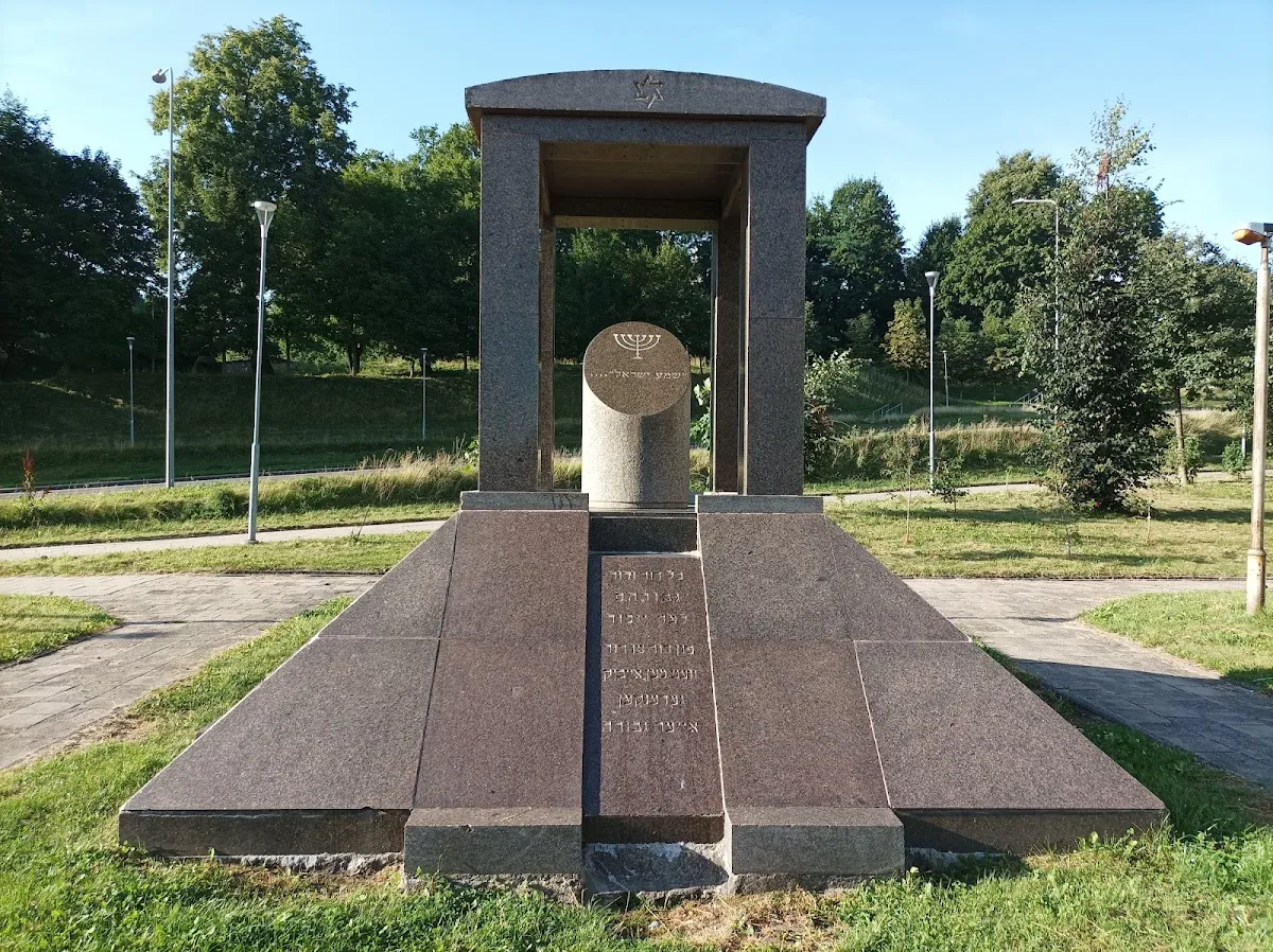 Ww2 Murdered Jews mass grave — foto 4