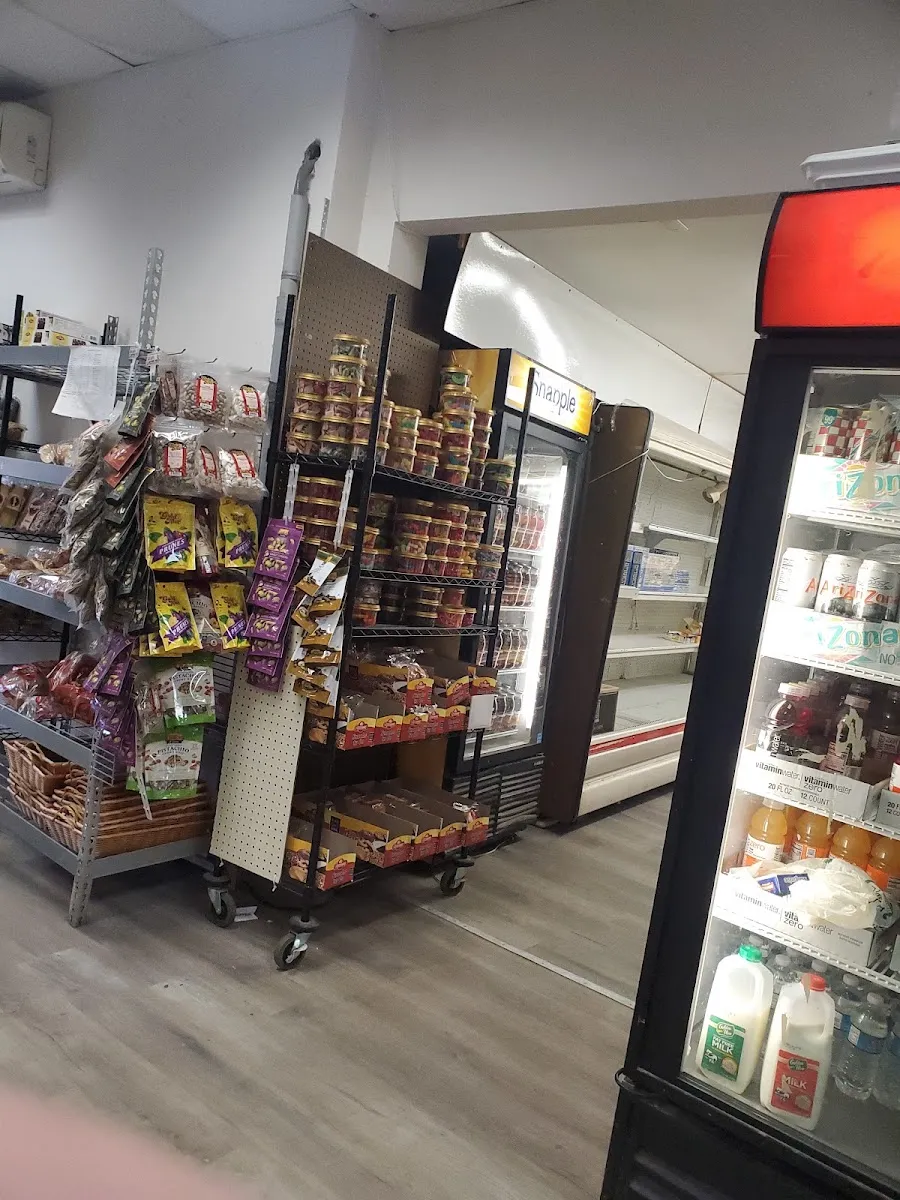 Yagdil Kosher Supermarket — foto 3
