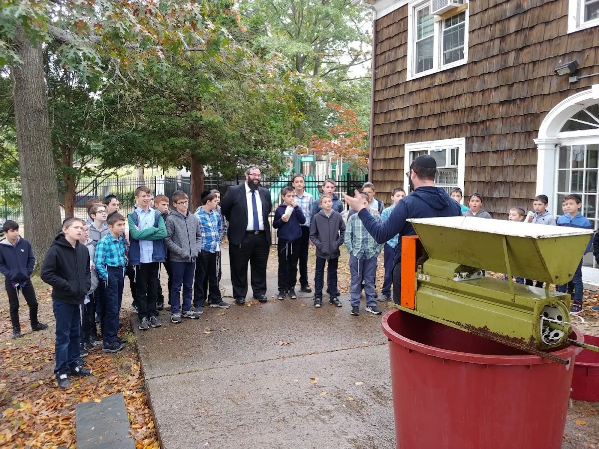 Yeshiva Ateret Shmuel campus Buckingham