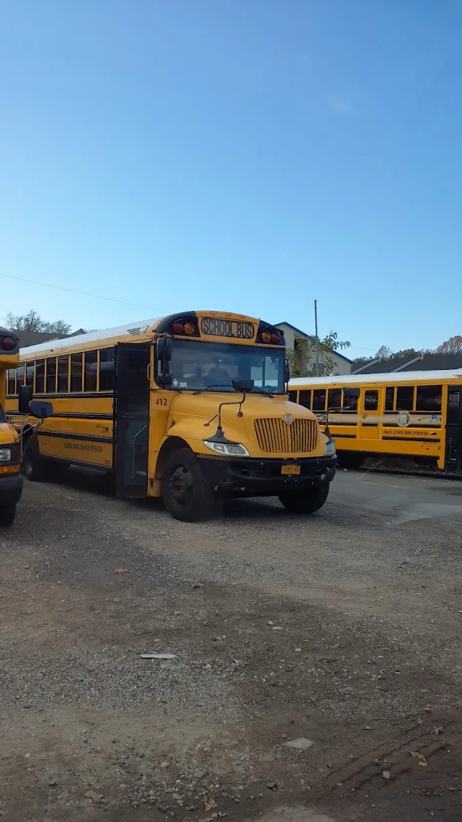 Yeshiva Avir Yakov Bus Garage — foto 3