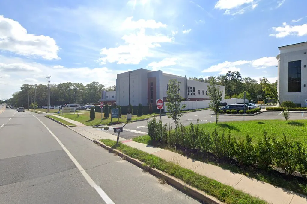 Yeshiva Bais Hachinuch — foto 3