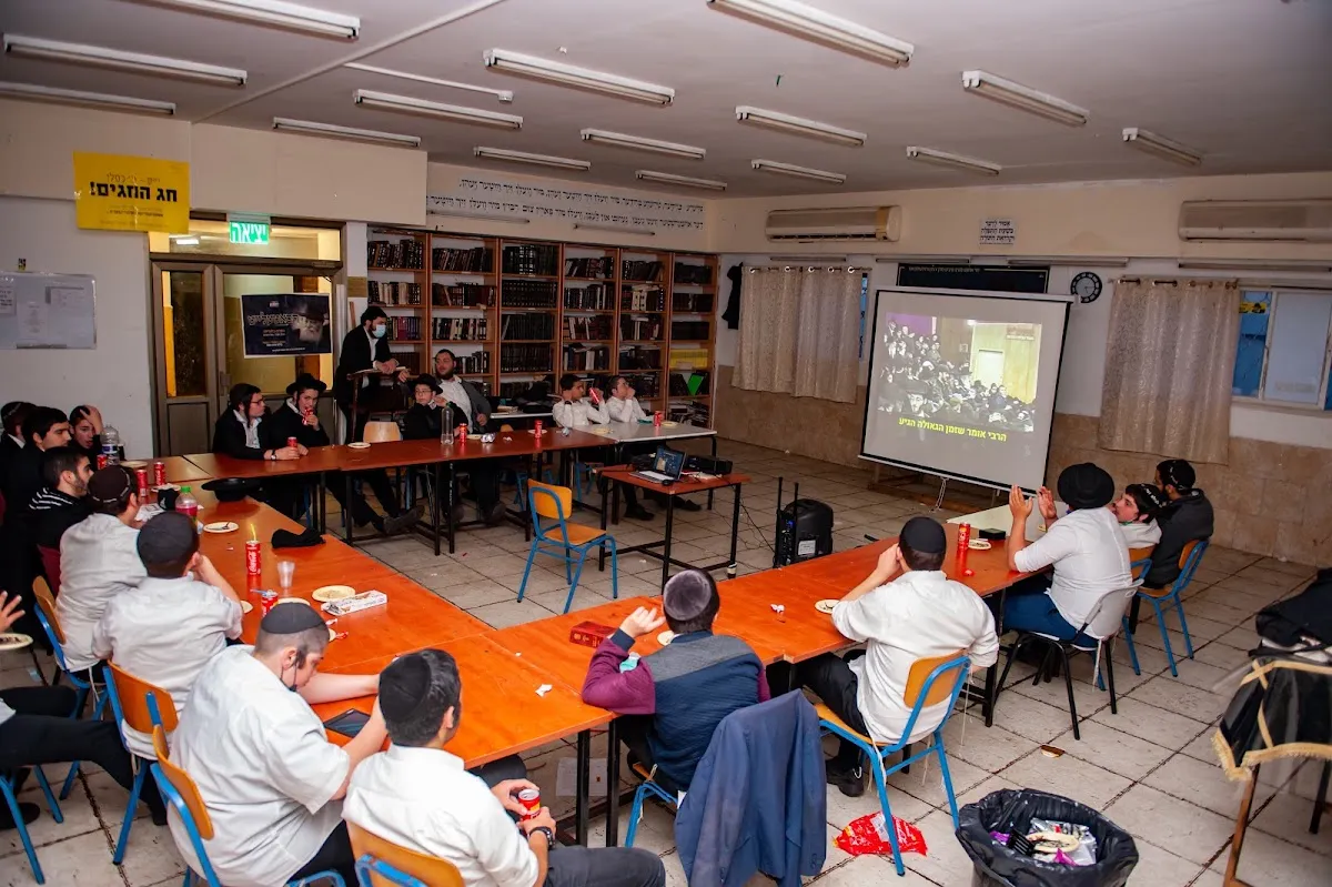 Yeshiva Chabad Lubavitch unsuspecting supporters Hakrayot