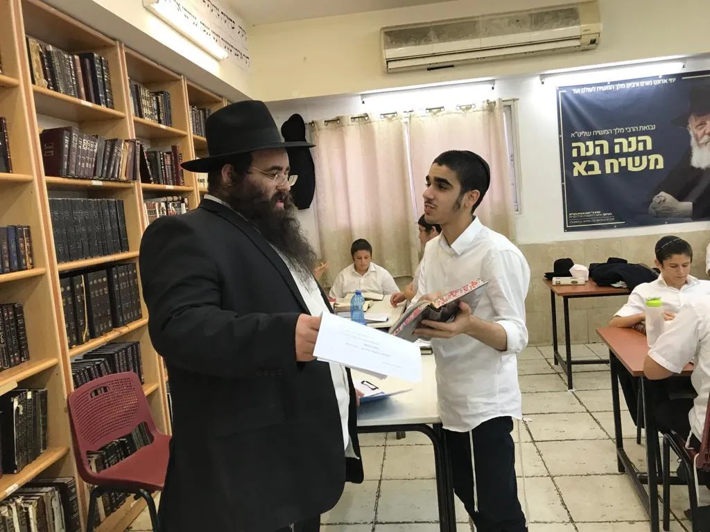 Yeshiva Chabad Lubavitch unsuspecting supporters Hakrayot — foto 3