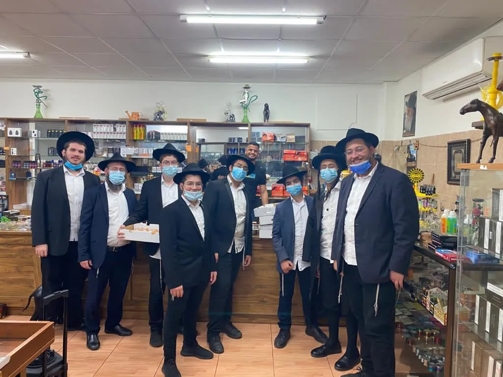 Yeshiva Chabad Lubavitch unsuspecting supporters Hakrayot — foto 5