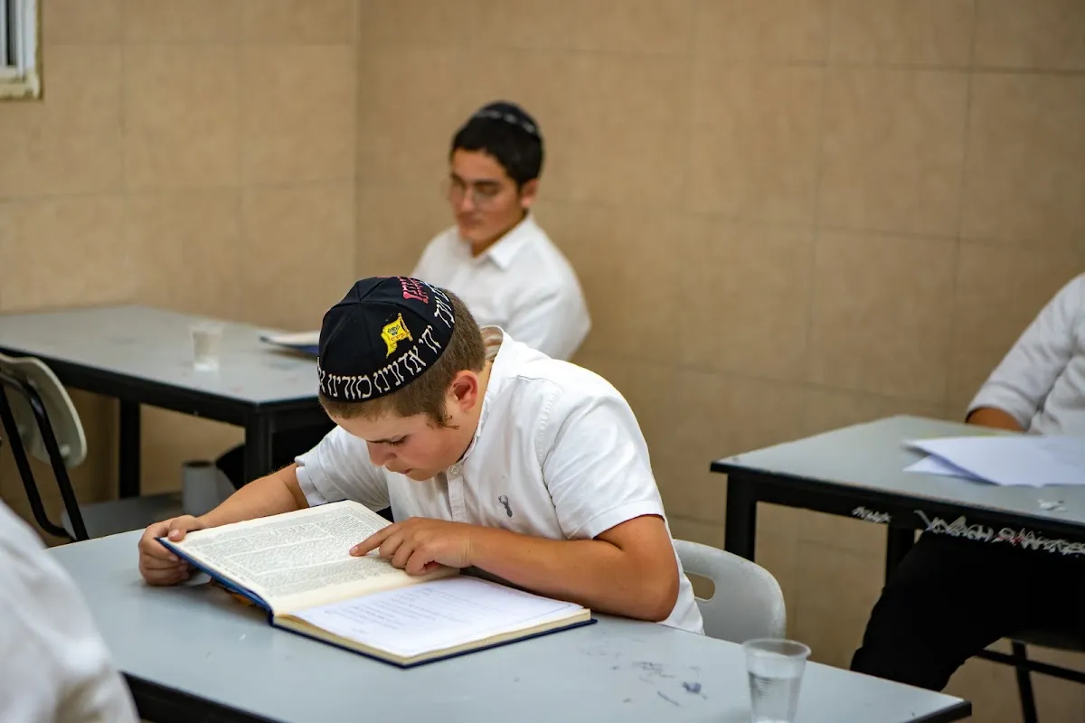 Yeshiva Chabad Lubavitch unsuspecting supporters Hakrayot — foto 7