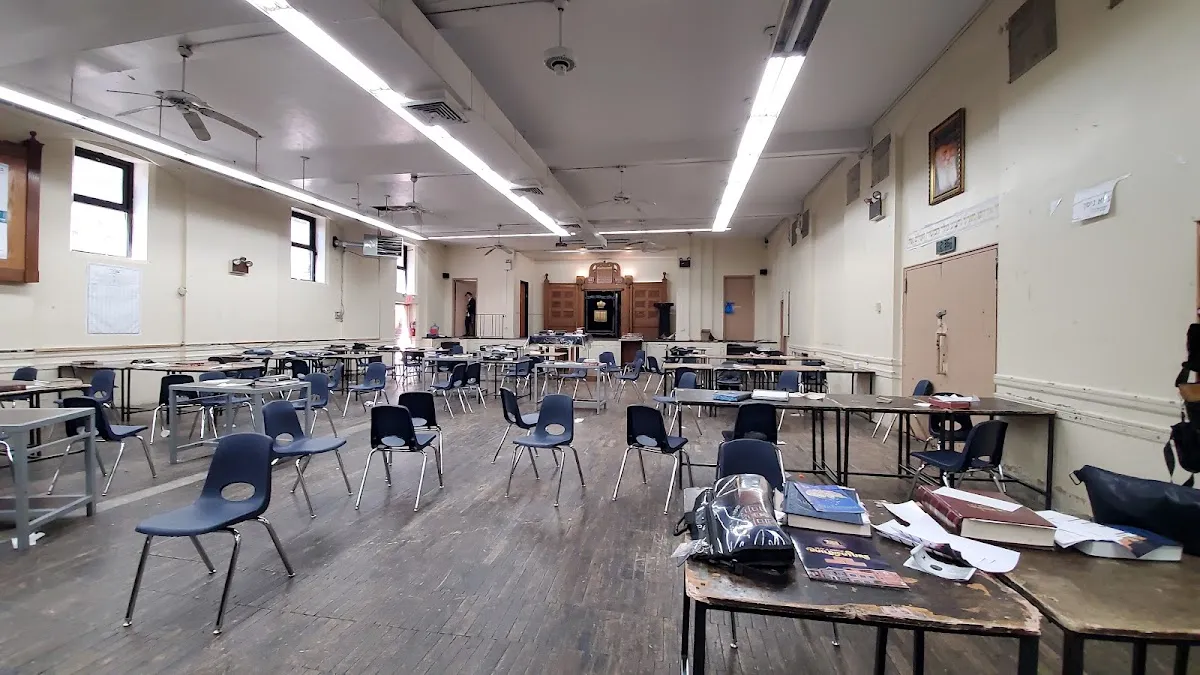 Yeshiva Gedola Lubavitch Chabad Queens — foto 2
