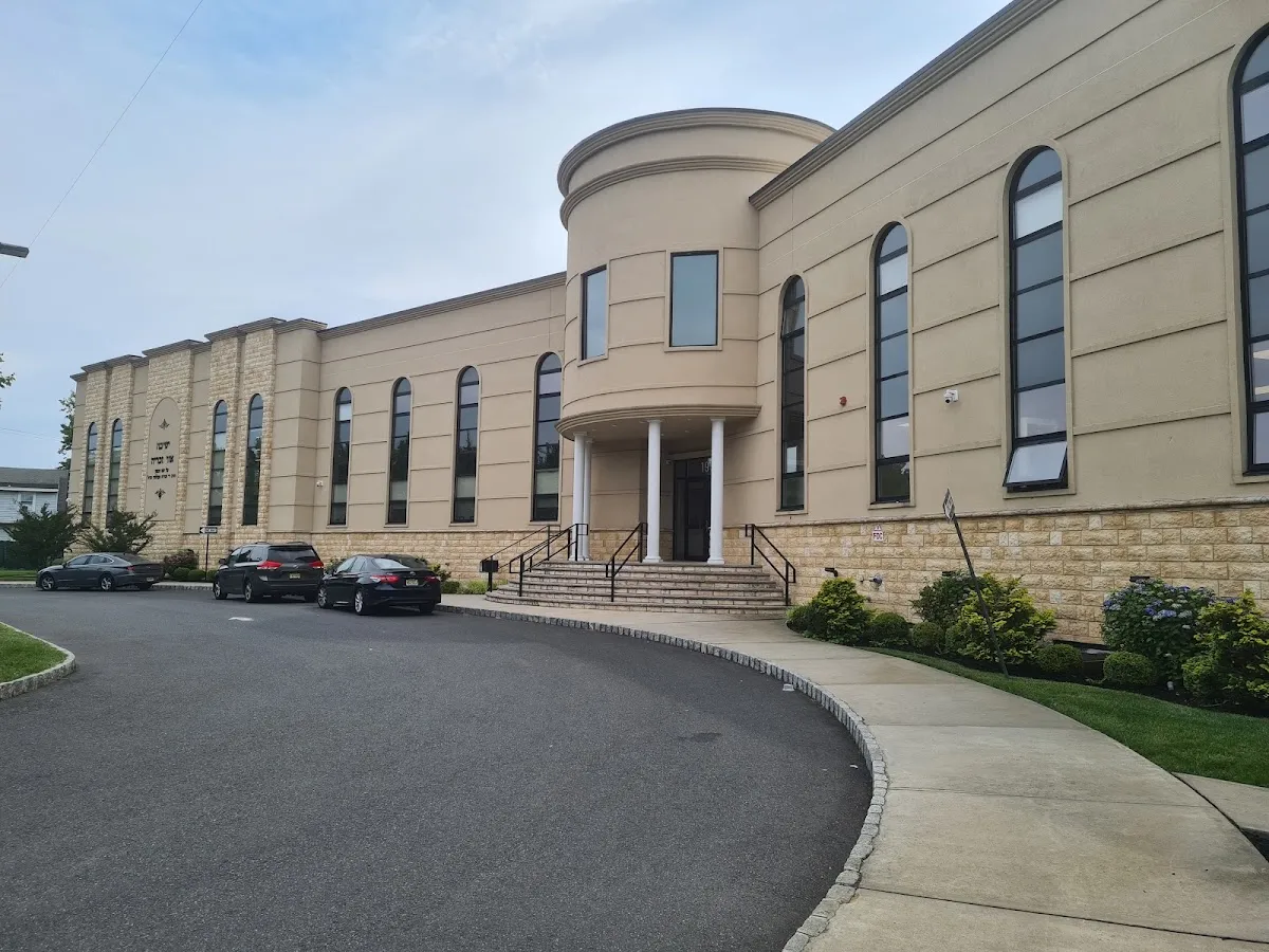 Yeshiva Gedolah of Woodlake — photo 4