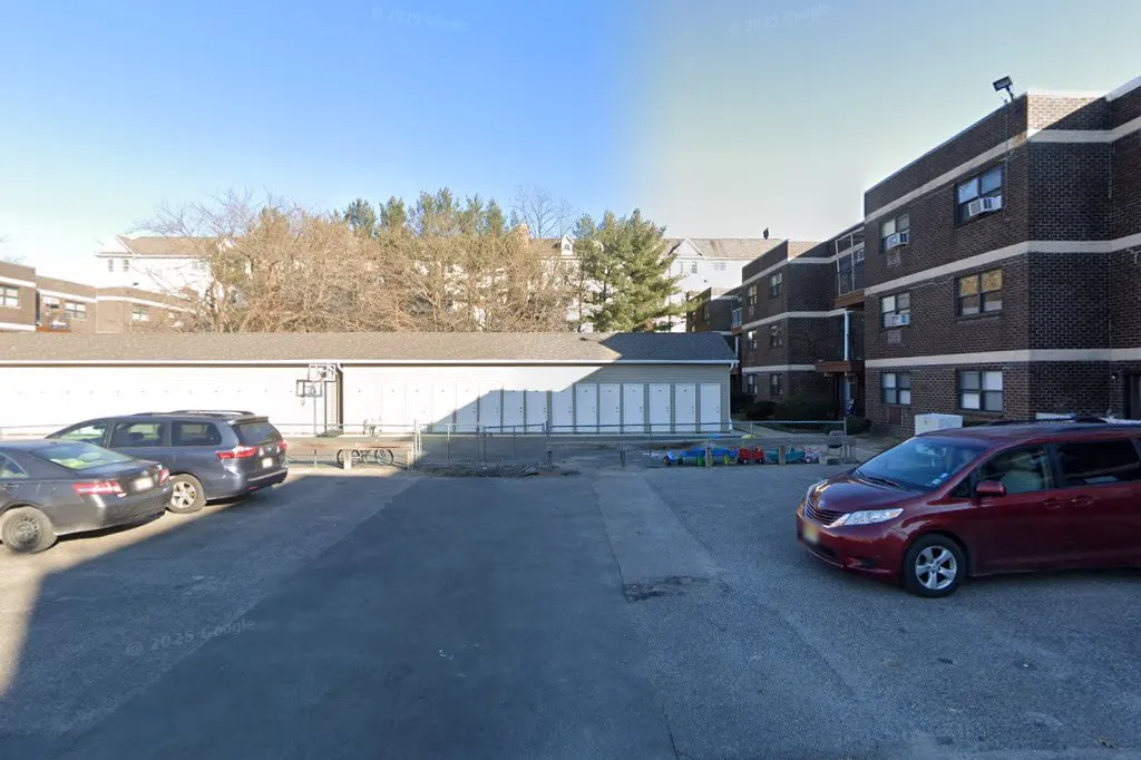 Yeshiva Plaza