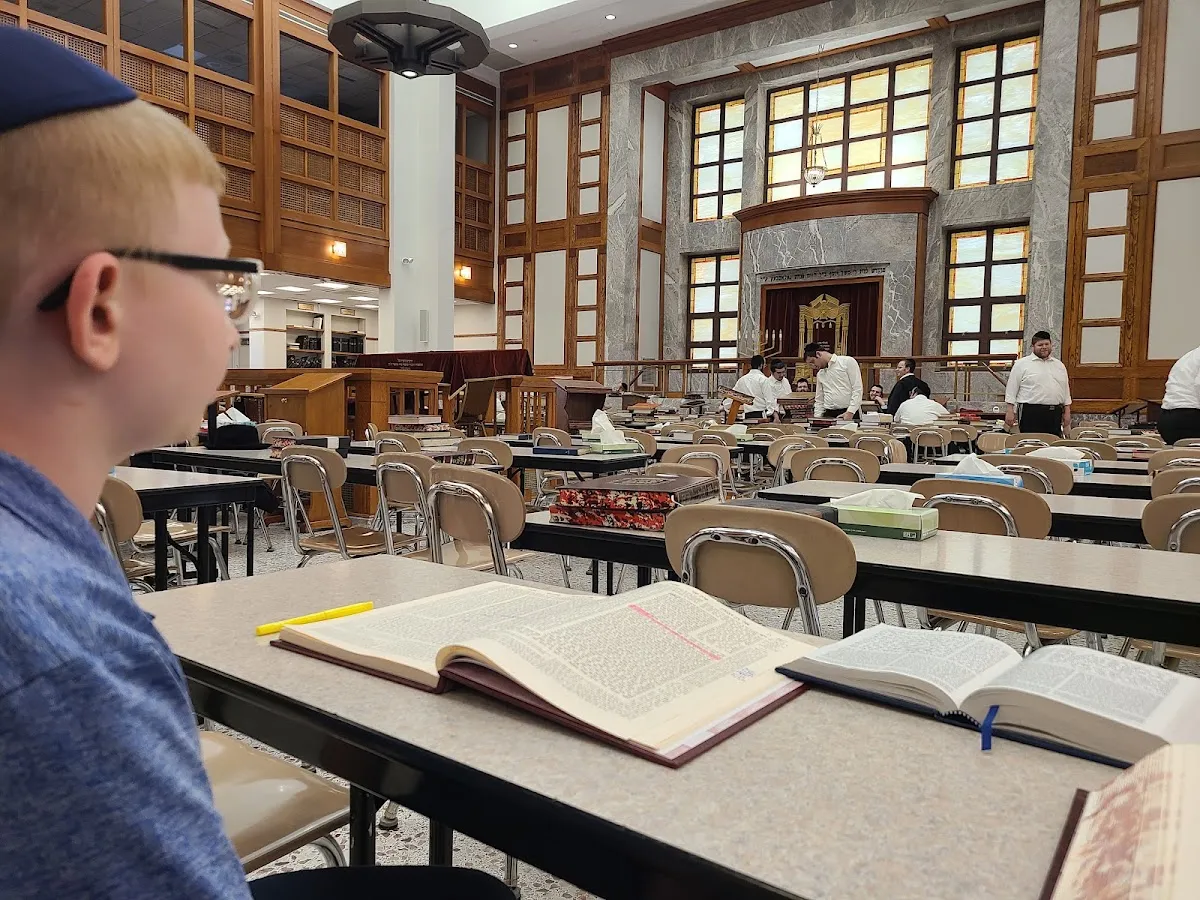 Yeshiva Rabbeinu Chaim Berlin — photo 3