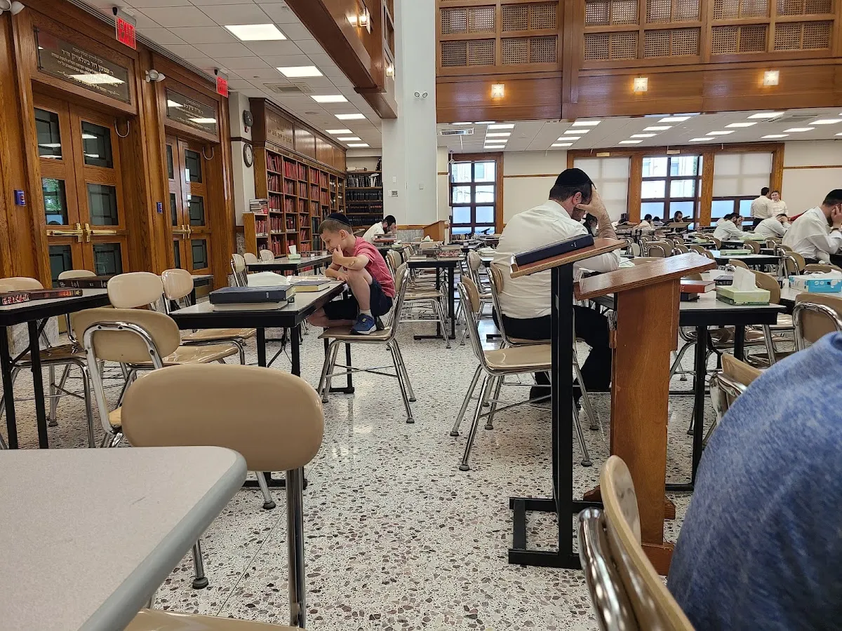 Yeshiva Rabbeinu Chaim Berlin — photo 6