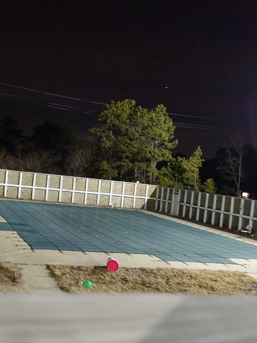 Yeshiva Toras Aron gym and pool — foto 2
