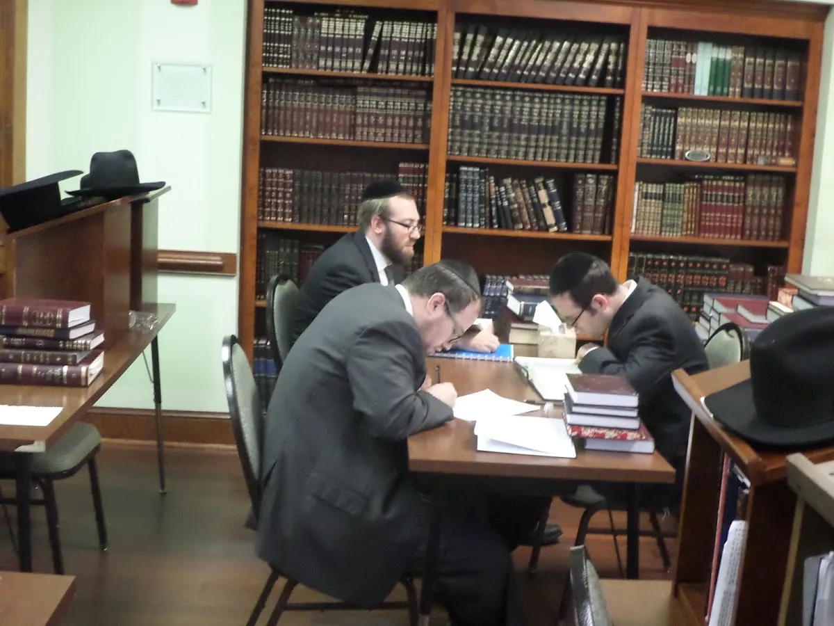 Yeshivas Aish Kodesh — photo 3