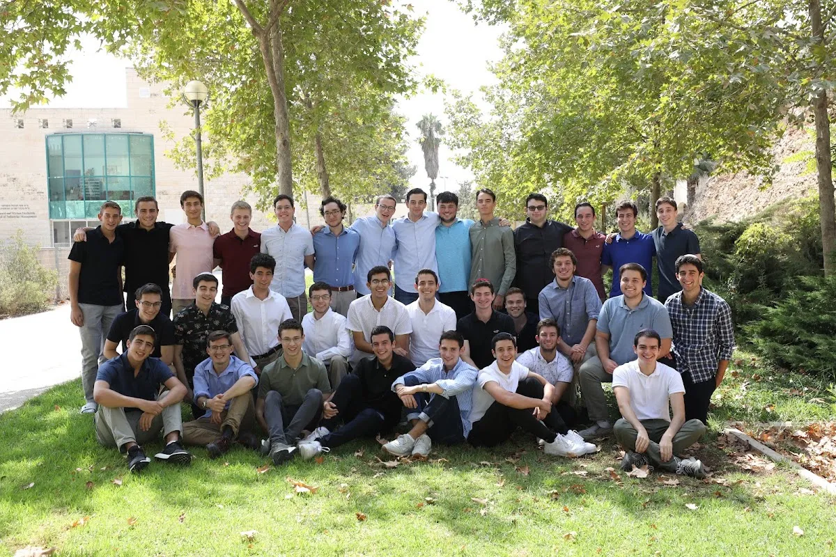 Yeshivat Eretz HaTzvi — foto 4
