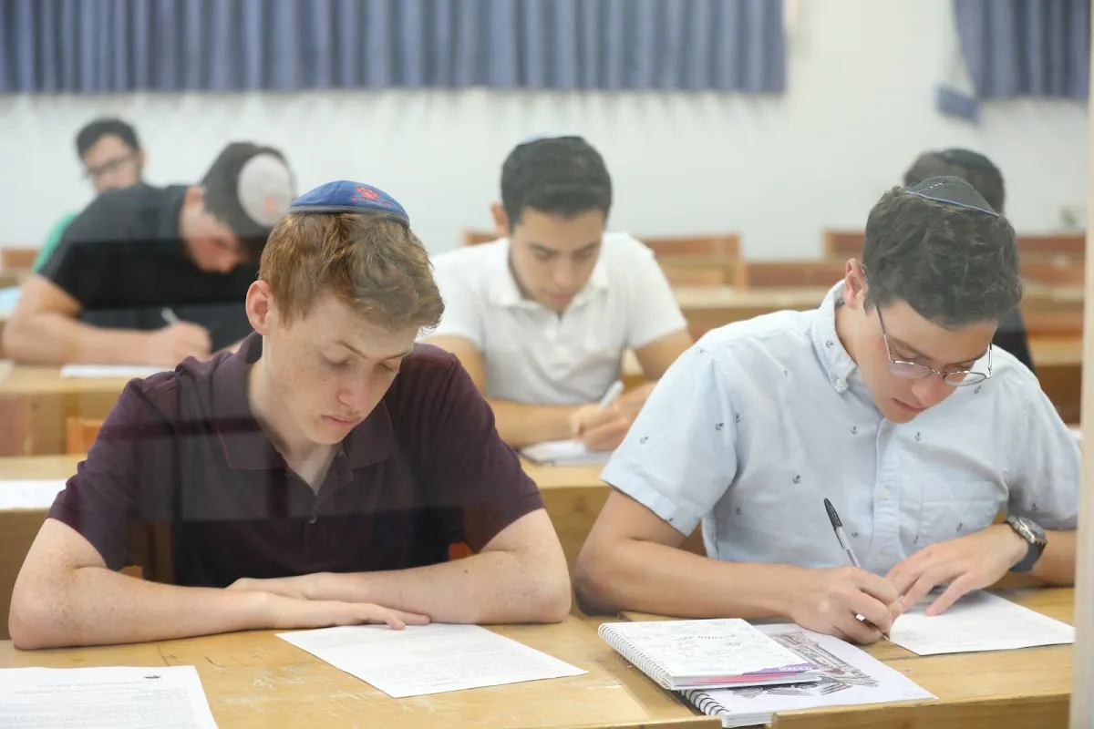 Yeshivat Eretz HaTzvi — foto 6