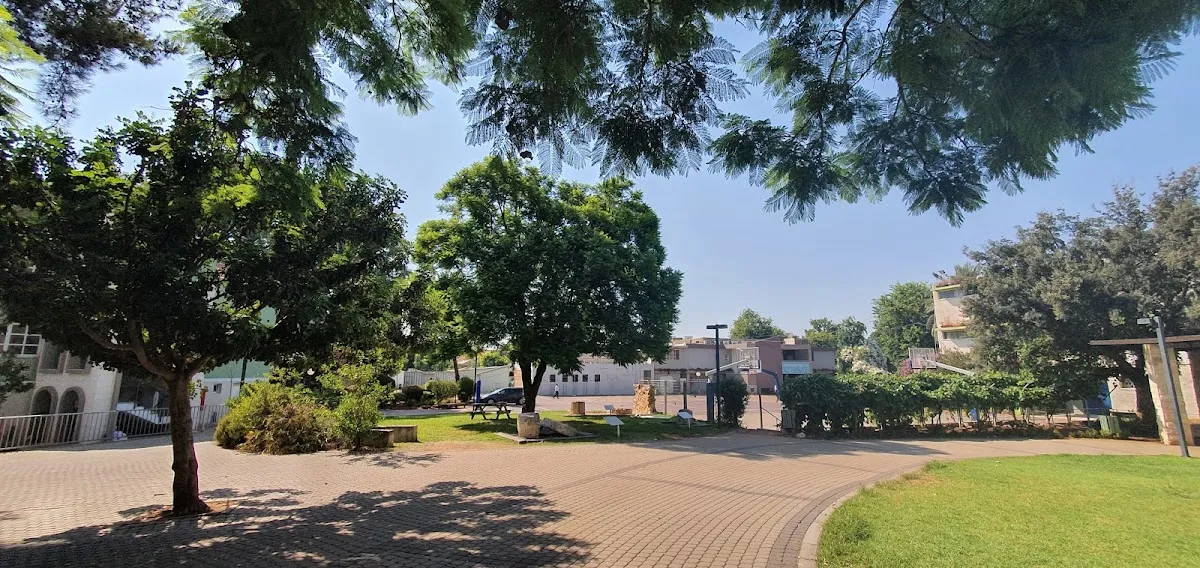 Yeshivat "Nachal Yitzchak", Nechalim — foto 3