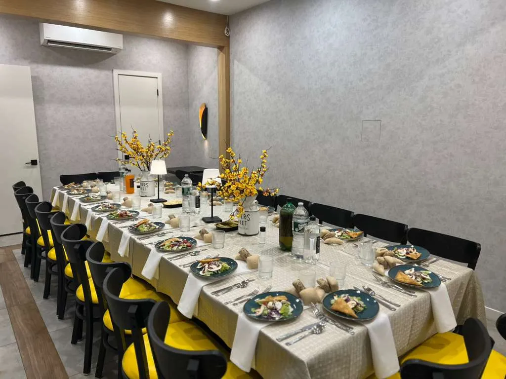 Yossies Cafe & Restaurant