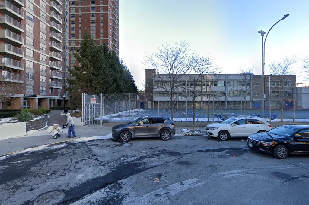 Young Israel of Baychester - Traditional Synagogue of Co-op City — foto 2