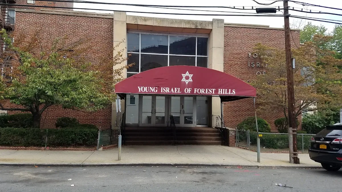 Young Israel of Forest Hills — photo 6
