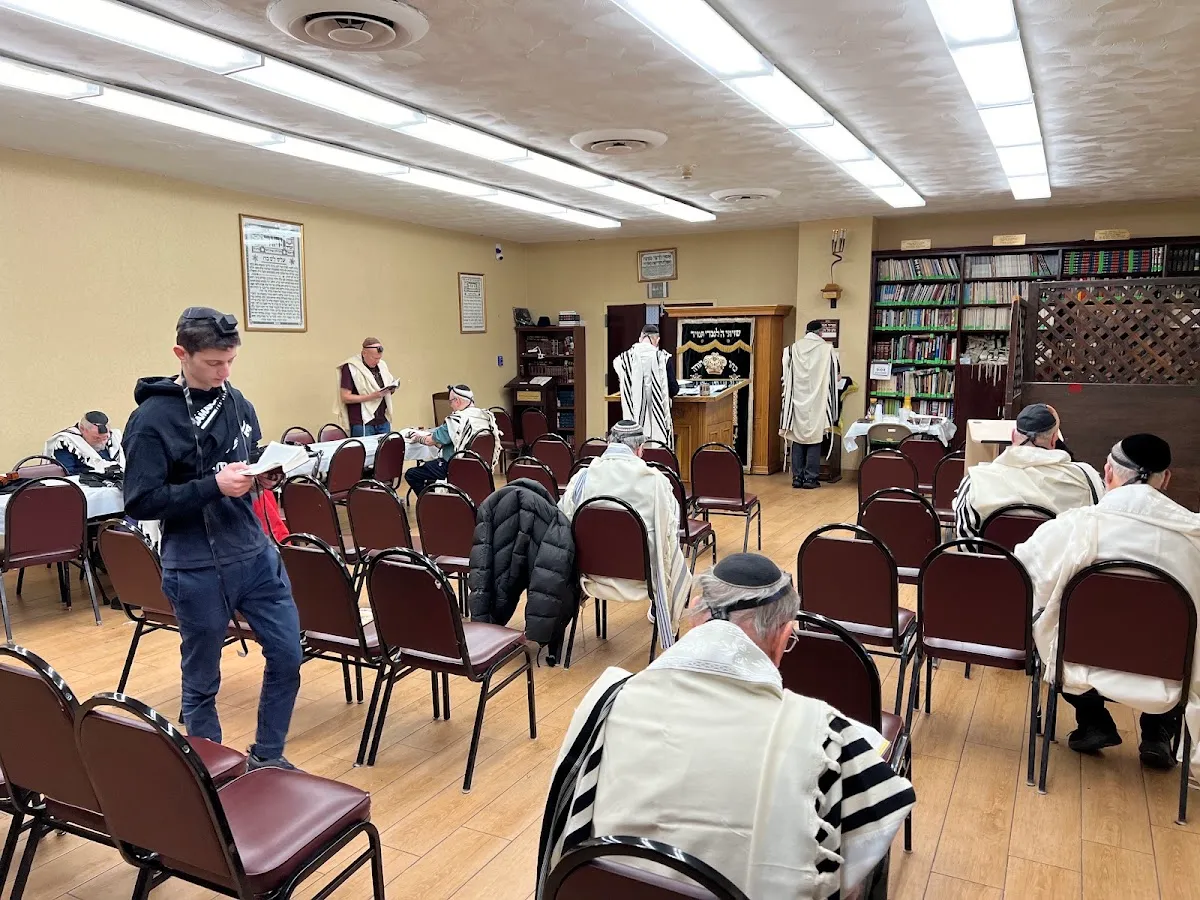 Young Israel of Hillcrest — photo 4