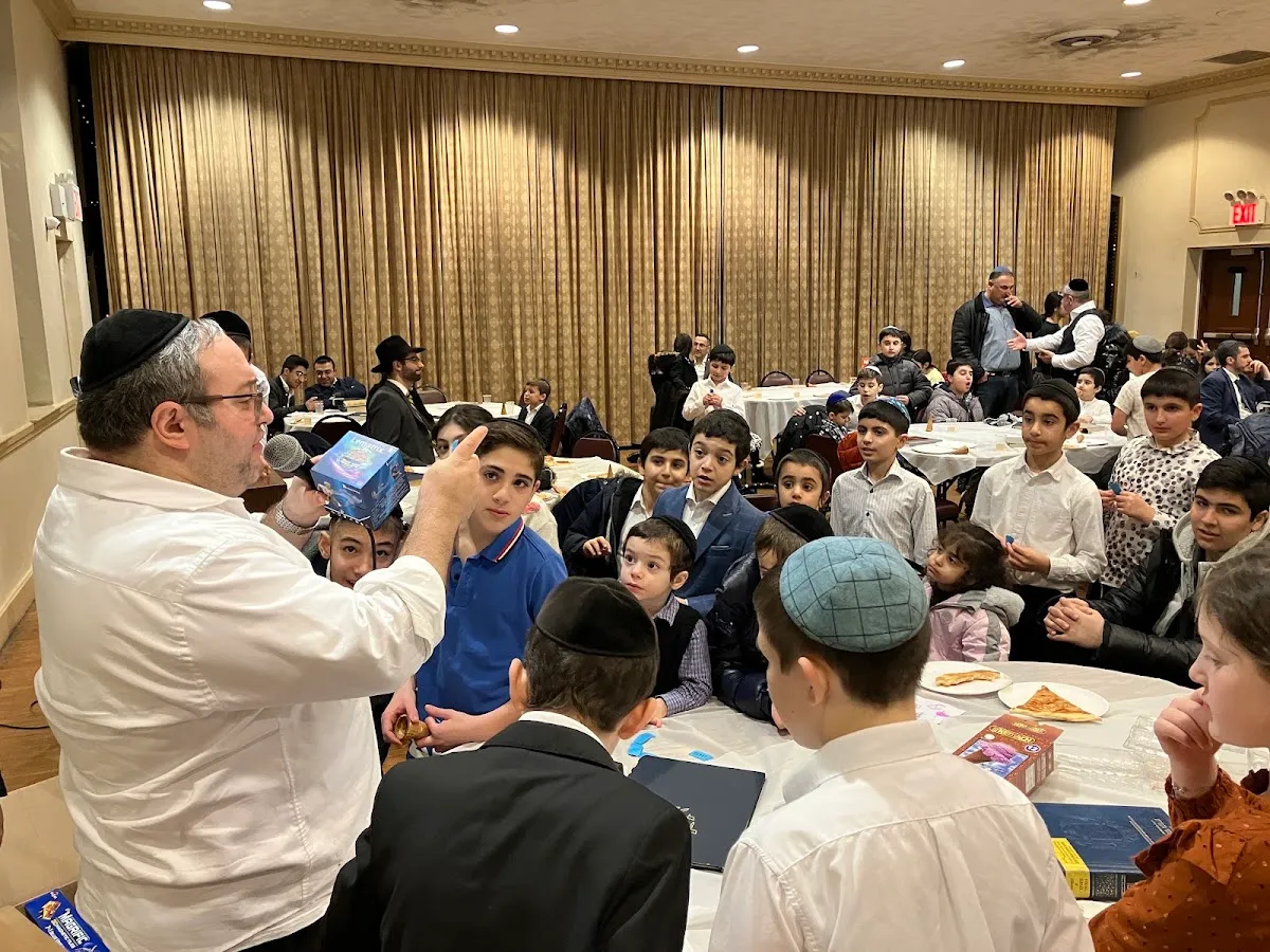 Young Israel of Hillcrest — photo 8