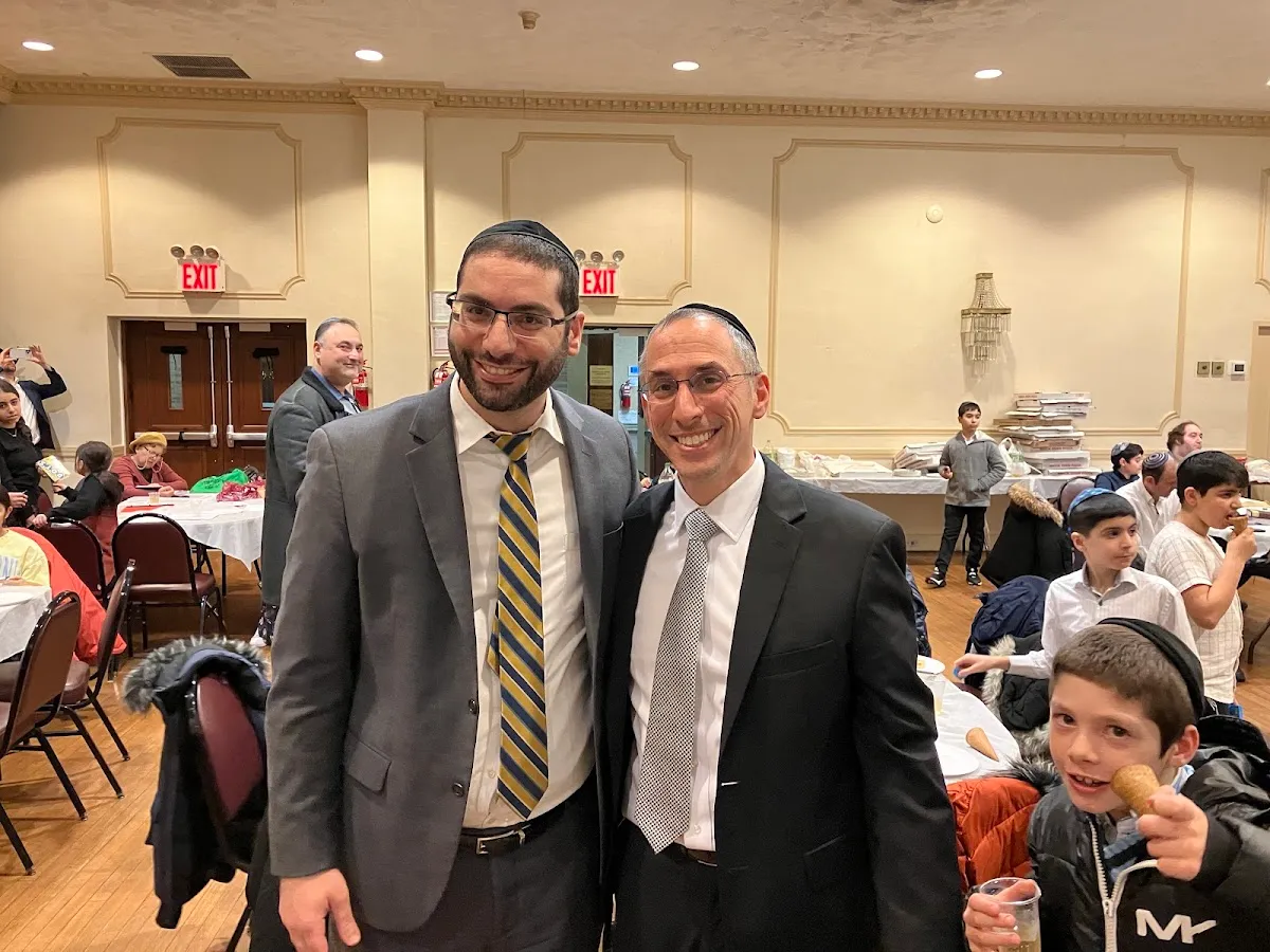 Young Israel of Hillcrest — photo 10