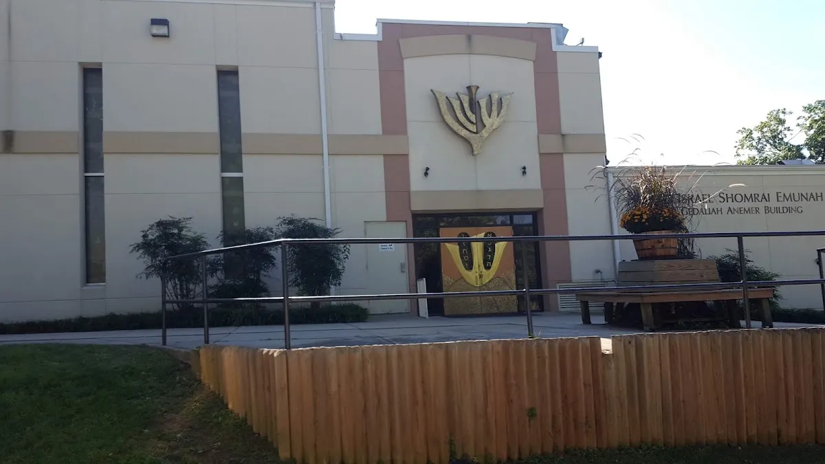 Young Israel Shomrai Emunah of Greater Washington — photo 2