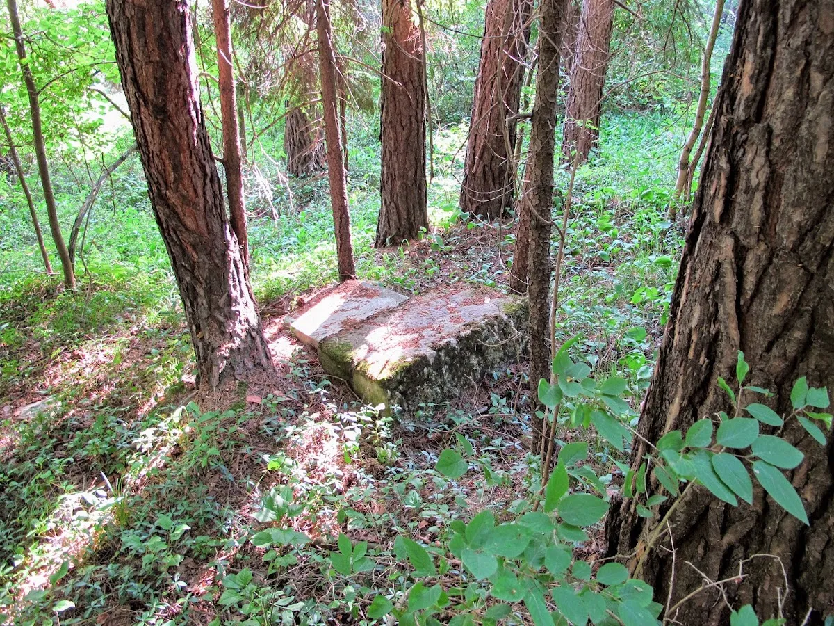 Židovský cintorín Liptovský Hrádok (lapidárium) — foto 7
