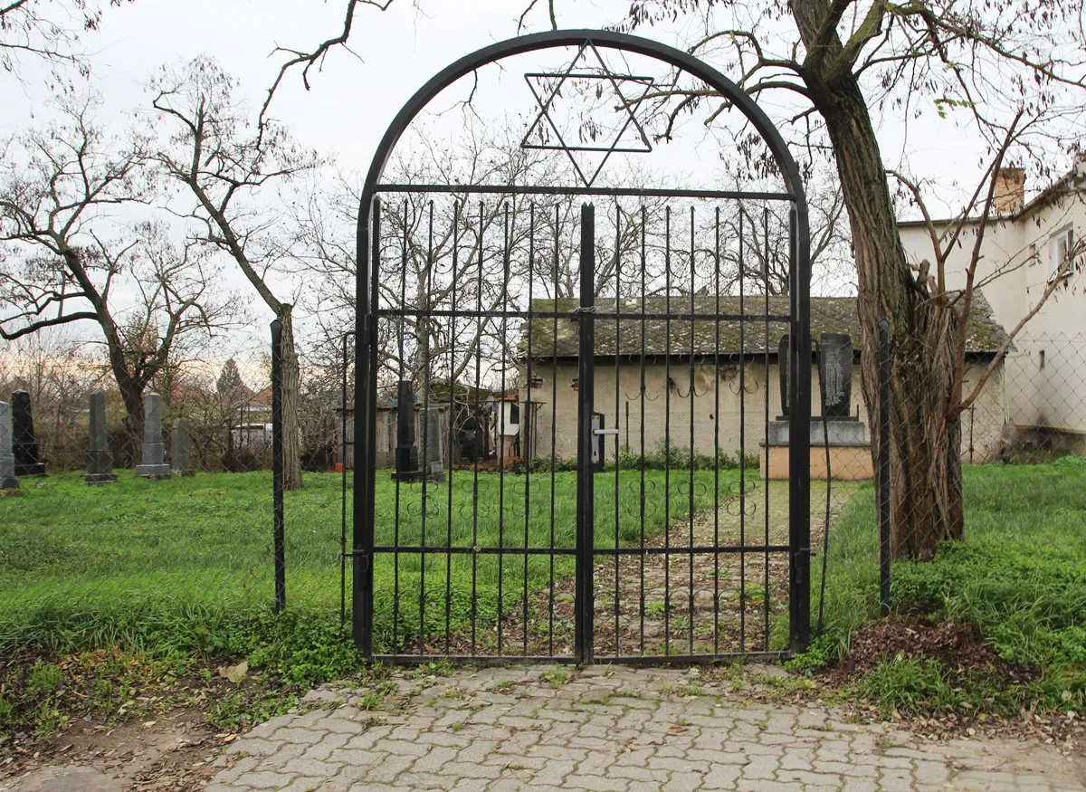 Židovský cintorín Zlatná na Ostrove — foto 4