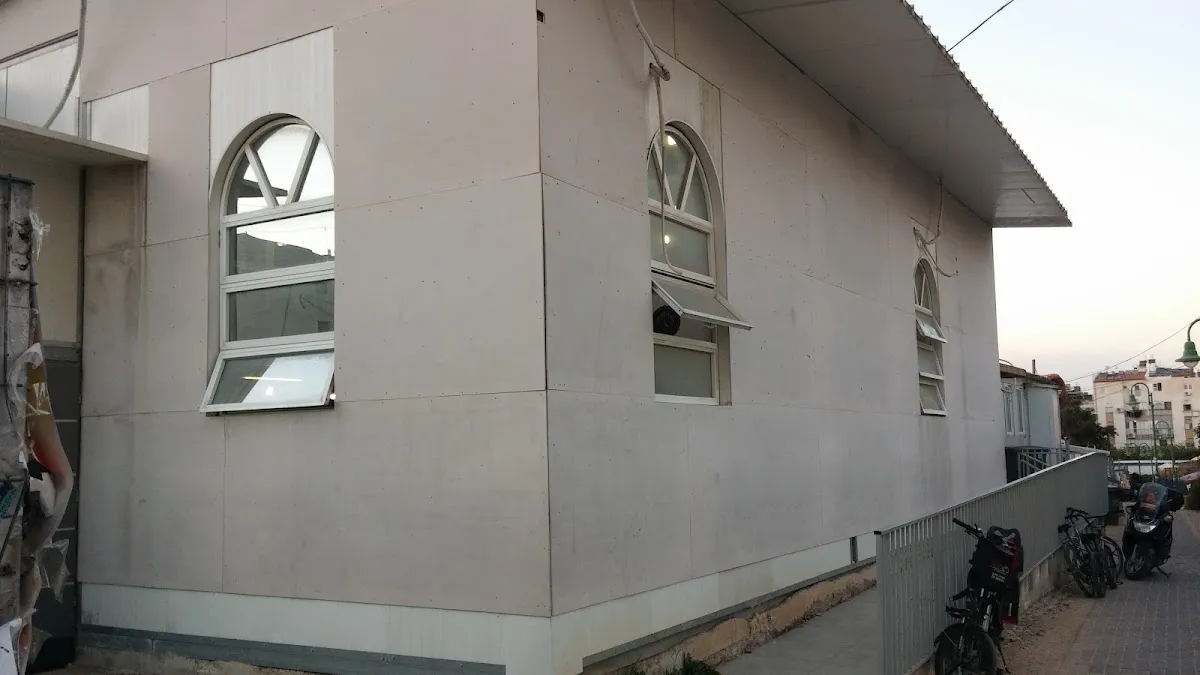 Ziv Yehuda Synagogue and Shtieblach — foto 4