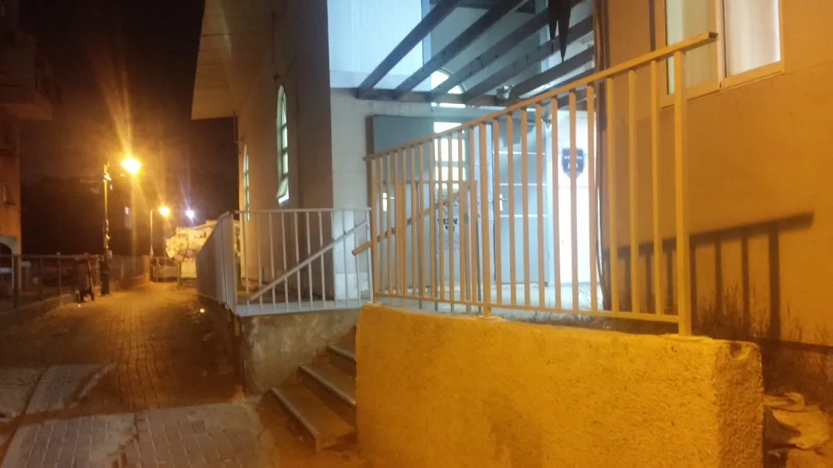 Ziv Yehuda Synagogue and Shtieblach — foto 6