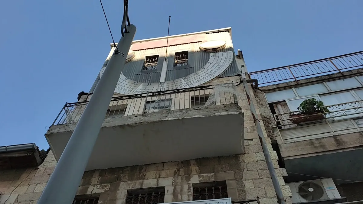 Zoharei Chama Synagogue (Sun Dial Building) — foto 3