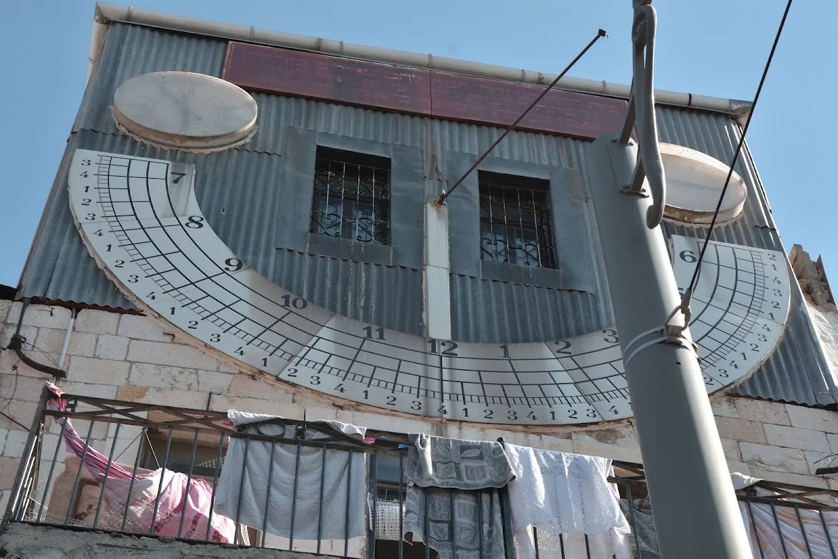 Zoharei Chama Synagogue (Sun Dial Building) — foto 10